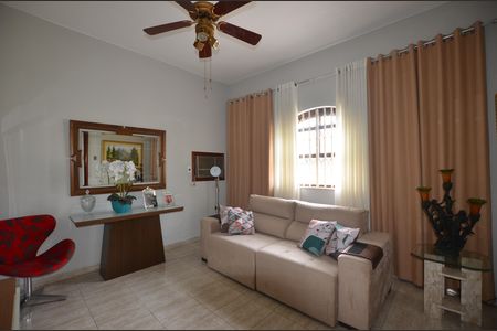 Casa à venda com 227m², 3 quartos e 3 vagasSala de TV
