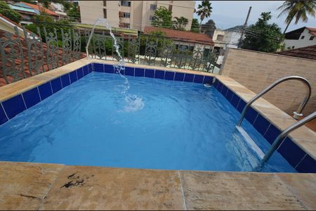Casa à venda com 227m², 3 quartos e 3 vagasPiscina
