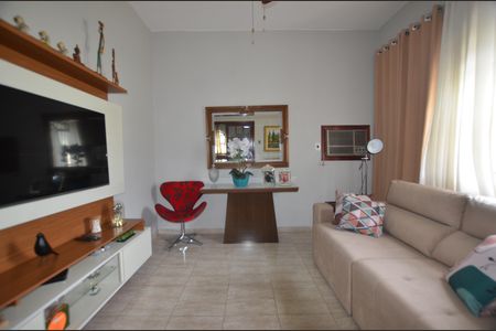 Casa à venda com 227m², 3 quartos e 3 vagasSala de TV