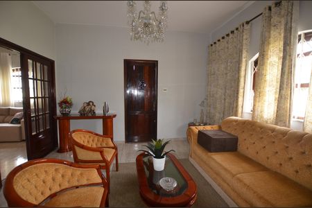 Casa à venda com 227m², 3 quartos e 3 vagasSala