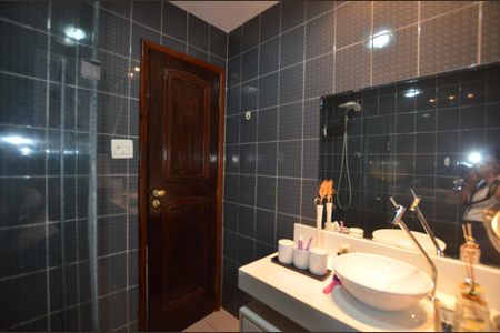 Casa à venda com 227m², 3 quartos e 3 vagasBanheiro Social