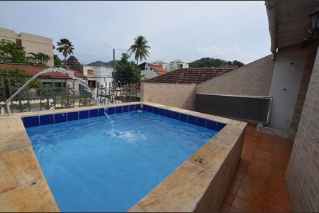 Casa à venda com 227m², 3 quartos e 3 vagasPiscina