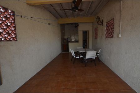 Casa à venda com 227m², 3 quartos e 3 vagasChurrasqueira