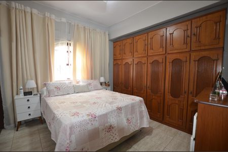 Casa à venda com 227m², 3 quartos e 3 vagasQuarto 1 Suite