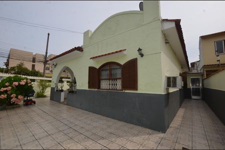 Casa à venda com 227m², 3 quartos e 3 vagasQuintal