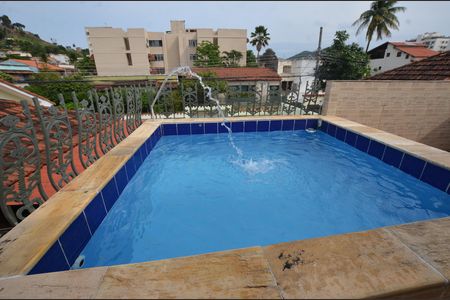Casa à venda com 227m², 3 quartos e 3 vagasPiscina