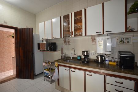 Casa à venda com 227m², 3 quartos e 3 vagasCozinha