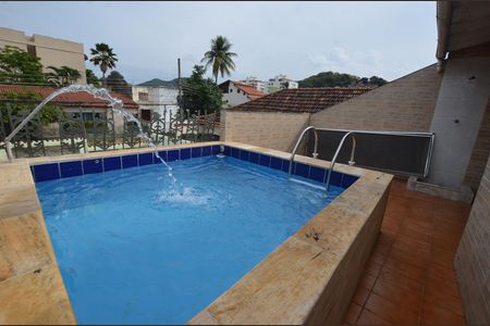 Casa à venda com 227m², 3 quartos e 3 vagasPiscina