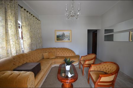 Casa à venda com 227m², 3 quartos e 3 vagasSala