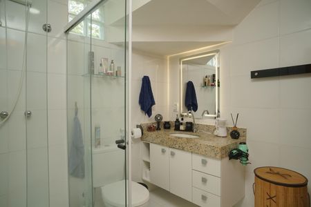 Casa à venda com 179m², 3 quartos e 2 vagas Casa à venda com 179m², 3 quartos e 2 vagasBanheiro