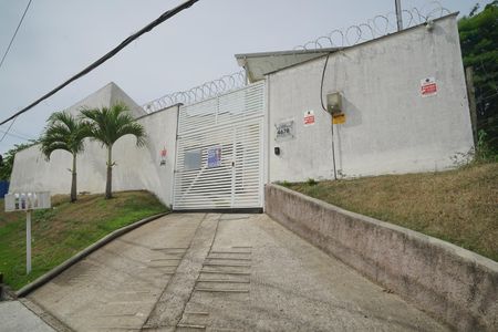 Casa à venda com 179m², 3 quartos e 2 vagas Casa à venda com 179m², 3 quartos e 2 vagasFachada