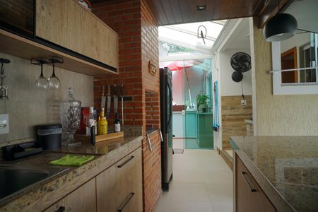 Casa à venda com 179m², 3 quartos e 2 vagas Casa à venda com 179m², 3 quartos e 2 vagasChurrasqueira