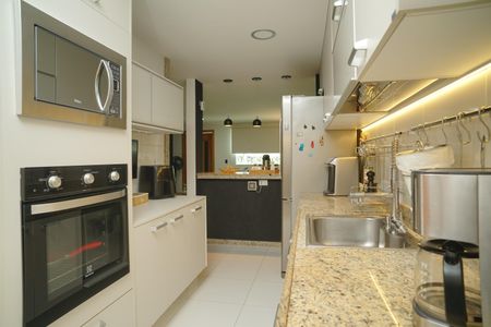 Casa à venda com 179m², 3 quartos e 2 vagas Casa à venda com 179m², 3 quartos e 2 vagasCozinha