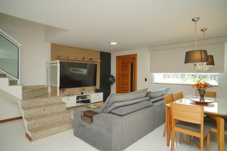 Sala de casa à venda com 3 quartos, 179m² em Engenho do Mato, Niterói