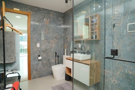 Casa à venda com 179m², 3 quartos e 2 vagas Casa à venda com 179m², 3 quartos e 2 vagasBanheiro das Suítes