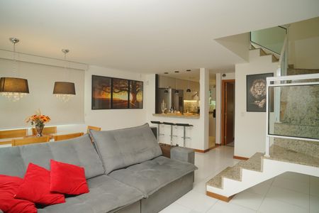 Casa à venda com 179m², 3 quartos e 2 vagas Casa à venda com 179m², 3 quartos e 2 vagasSala