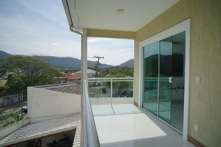 Casa à venda com 179m², 3 quartos e 2 vagas Casa à venda com 179m², 3 quartos e 2 vagasSacada