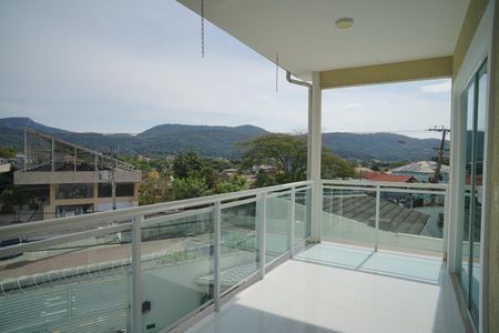 Casa à venda com 179m², 3 quartos e 2 vagas Casa à venda com 179m², 3 quartos e 2 vagasSacada