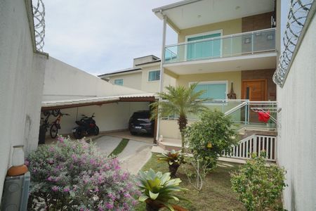 Casa à venda com 179m², 3 quartos e 2 vagas Casa à venda com 179m², 3 quartos e 2 vagasÁrea externa