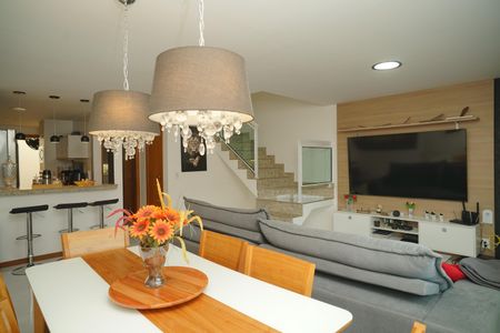 Sala de casa à venda com 3 quartos, 179m² em Engenho do Mato, Niterói