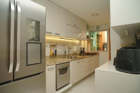Casa à venda com 179m², 3 quartos e 2 vagas Casa à venda com 179m², 3 quartos e 2 vagasCozinha