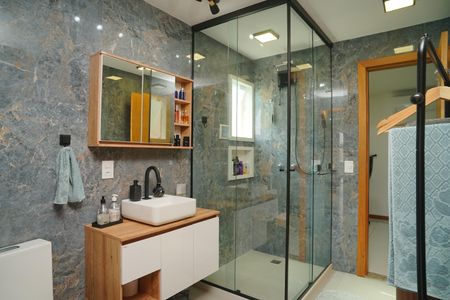 Casa à venda com 179m², 3 quartos e 2 vagas Casa à venda com 179m², 3 quartos e 2 vagasBanheiro das Suítes