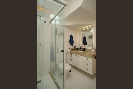 Casa à venda com 179m², 3 quartos e 2 vagas Casa à venda com 179m², 3 quartos e 2 vagasBanheiro