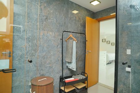 Casa à venda com 179m², 3 quartos e 2 vagas Casa à venda com 179m², 3 quartos e 2 vagasBanheiro das Suítes