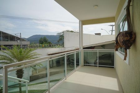 Casa à venda com 179m², 3 quartos e 2 vagas Casa à venda com 179m², 3 quartos e 2 vagasVaranda da Sala