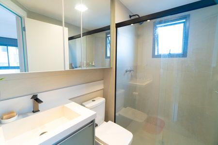 Banheiro da Suíte 1 de apartamento para alugar com 2 quartos, 75m² em Parque Imperial, São Paulo