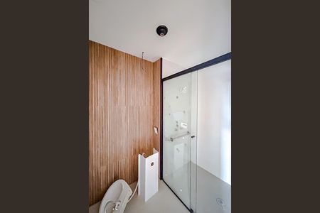 Banheiro de kitnet/studio para alugar com 1 quarto, 27m² em Chácara Seis de Outubro, São Paulo