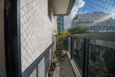 Apartamento à venda com 94m², 3 quartos e 1 vaga Apartamento à venda com 94m², 3 quartos e 1 vagaSala Varanda