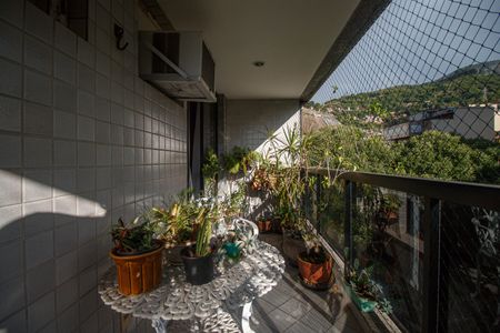 Apartamento à venda com 94m², 3 quartos e 1 vaga Apartamento à venda com 94m², 3 quartos e 1 vagaQuarto 2 Varanda