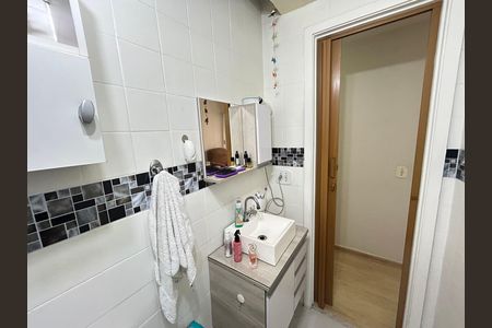 Apartamento à venda com 81m², 2 quartos e 1 vagaBanheiro Social