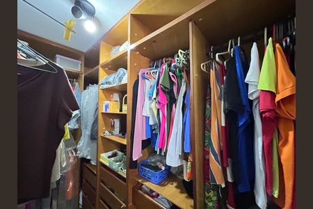 Apartamento à venda com 81m², 2 quartos e 1 vagaCloset da suíte