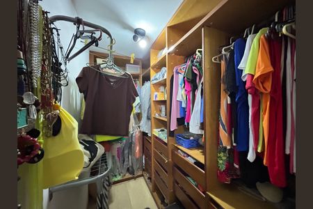 Apartamento à venda com 81m², 2 quartos e 1 vagaCloset da suíte