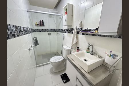 Apartamento à venda com 81m², 2 quartos e 1 vagaBanheiro Social