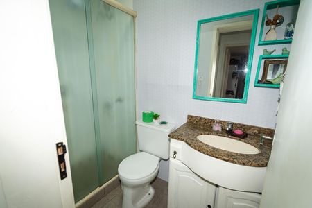 Banheiro de apartamento à venda com 2 quartos, 70m² em Mont’serrat, Porto Alegre