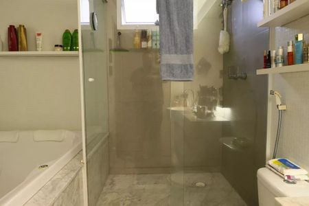 Apartamento à venda com 126m², 3 quartos e 3 vagasBanheiro 