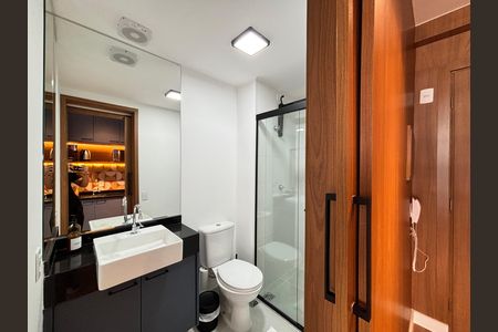 Banheiro  de kitnet/studio para alugar com 1 quarto, 26m² em Pinheiros, São Paulo