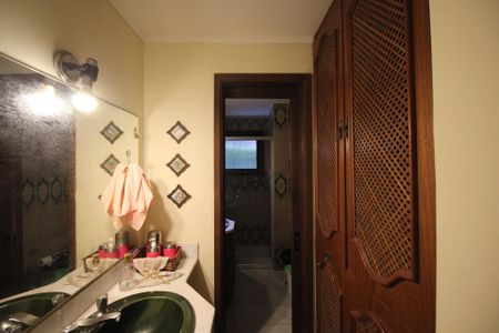 Casa à venda com 388m², 5 quartos e 3 vagasBanheiro 2