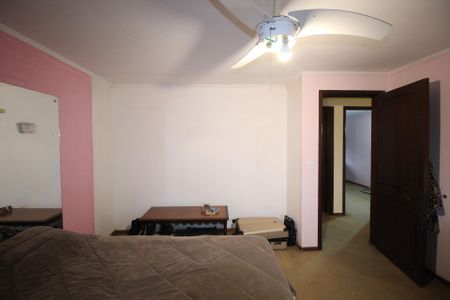 Casa à venda com 388m², 5 quartos e 3 vagasQuarto 2