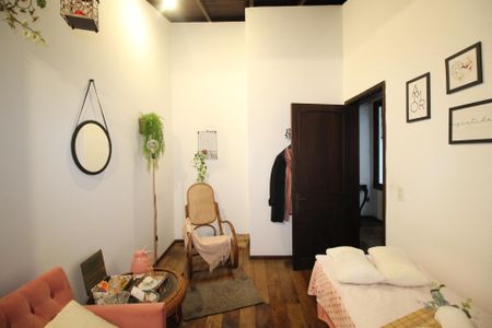 Casa à venda com 388m², 5 quartos e 3 vagasEscritório