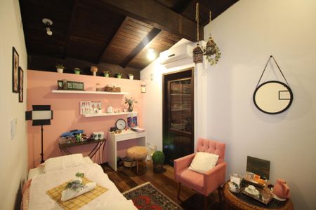 Casa à venda com 388m², 5 quartos e 3 vagasEscritório