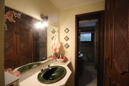 Casa à venda com 388m², 5 quartos e 3 vagasBanheiro 2