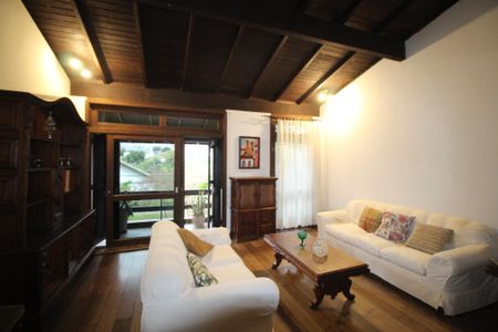 Casa à venda com 388m², 5 quartos e 3 vagasSala 1