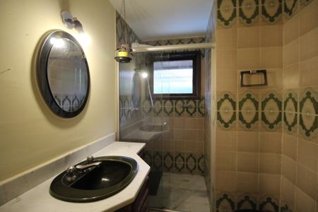 Casa à venda com 388m², 5 quartos e 3 vagasBanheiro 2