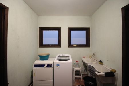 Casa à venda com 388m², 5 quartos e 3 vagasÁrea de Serviço