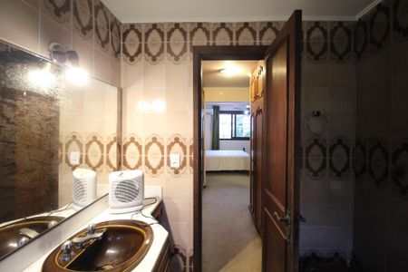 Casa à venda com 388m², 5 quartos e 3 vagasBanheiro da Suíte 1