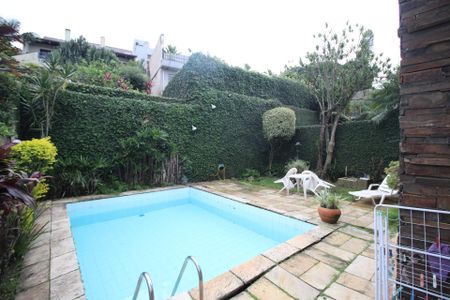 Casa à venda com 388m², 5 quartos e 3 vagasPiscina
